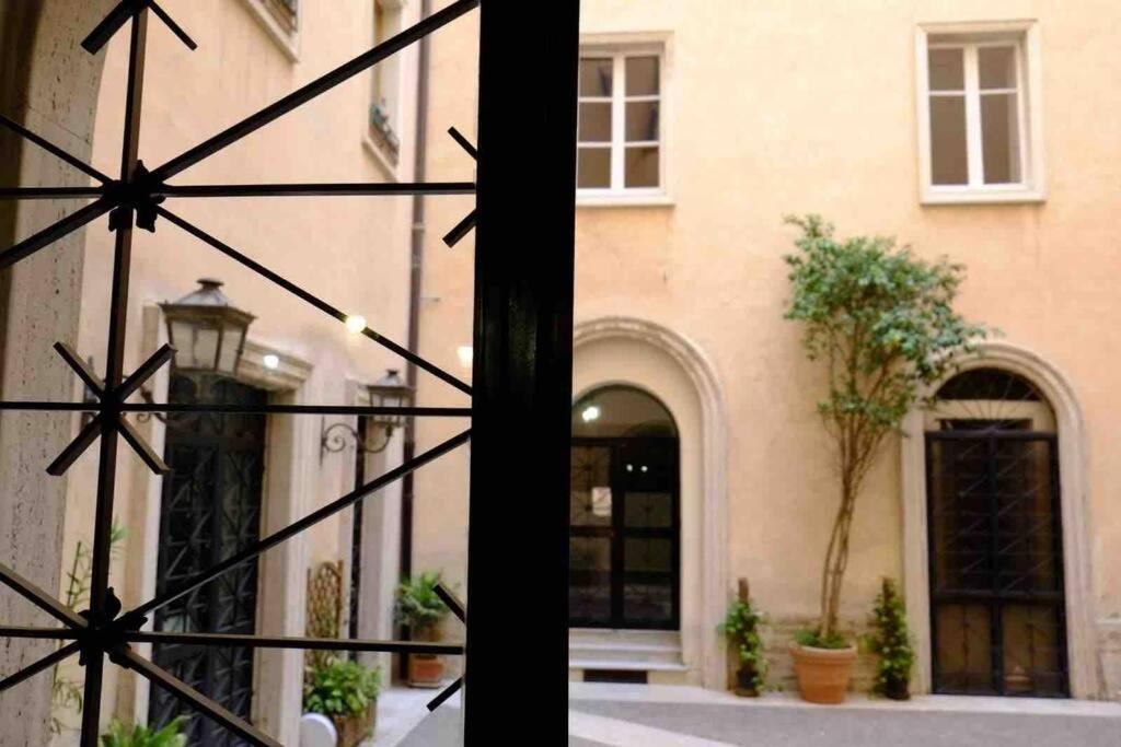 Beautiful Apartment Next To Piazza Di Spagna Rom Eksteriør billede